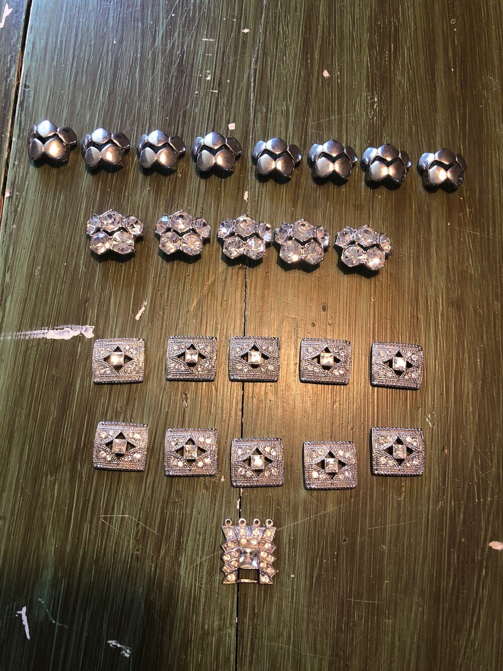 Unbranded EUC Silvertone Rhinestone Fashion Jewelry Pieces - 24 Pieces